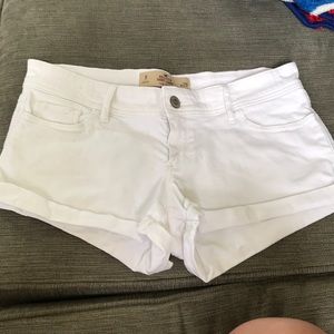 Size 9 hollister low rise white shorts